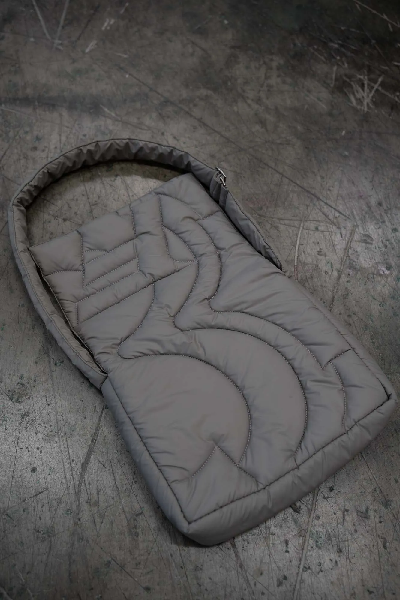 GREY PUFFER BAG