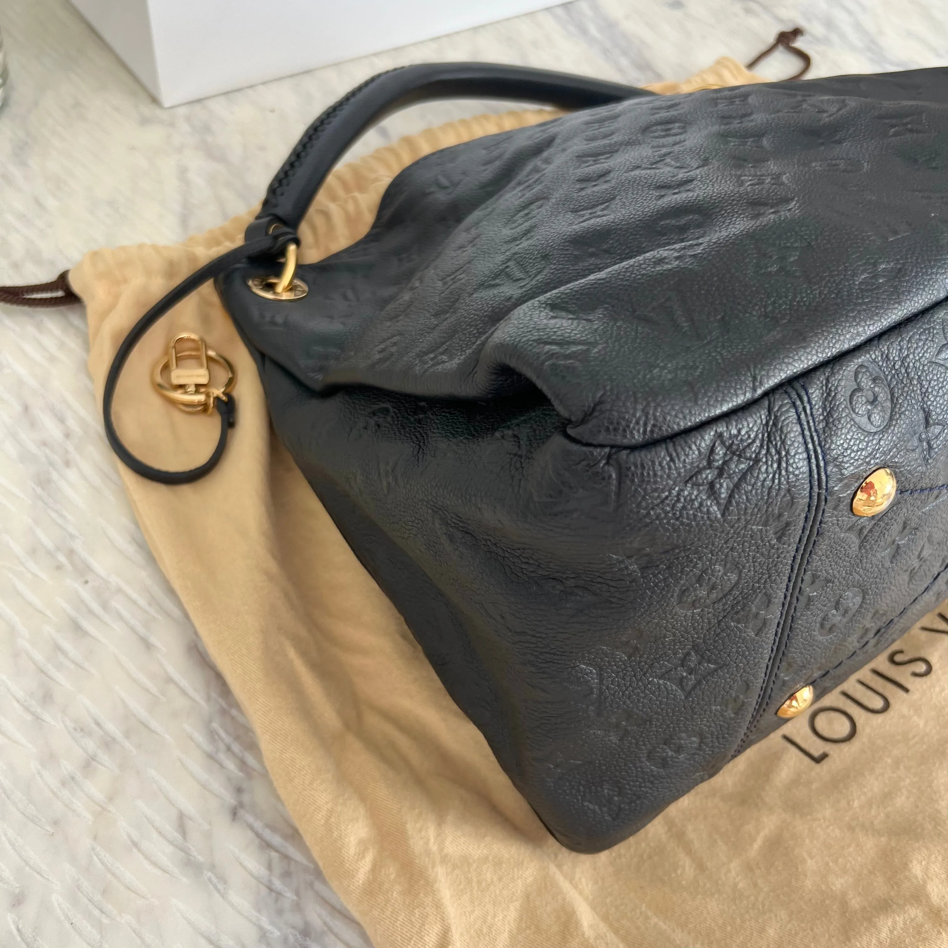 Louis Vuitton Artsy MM Bag