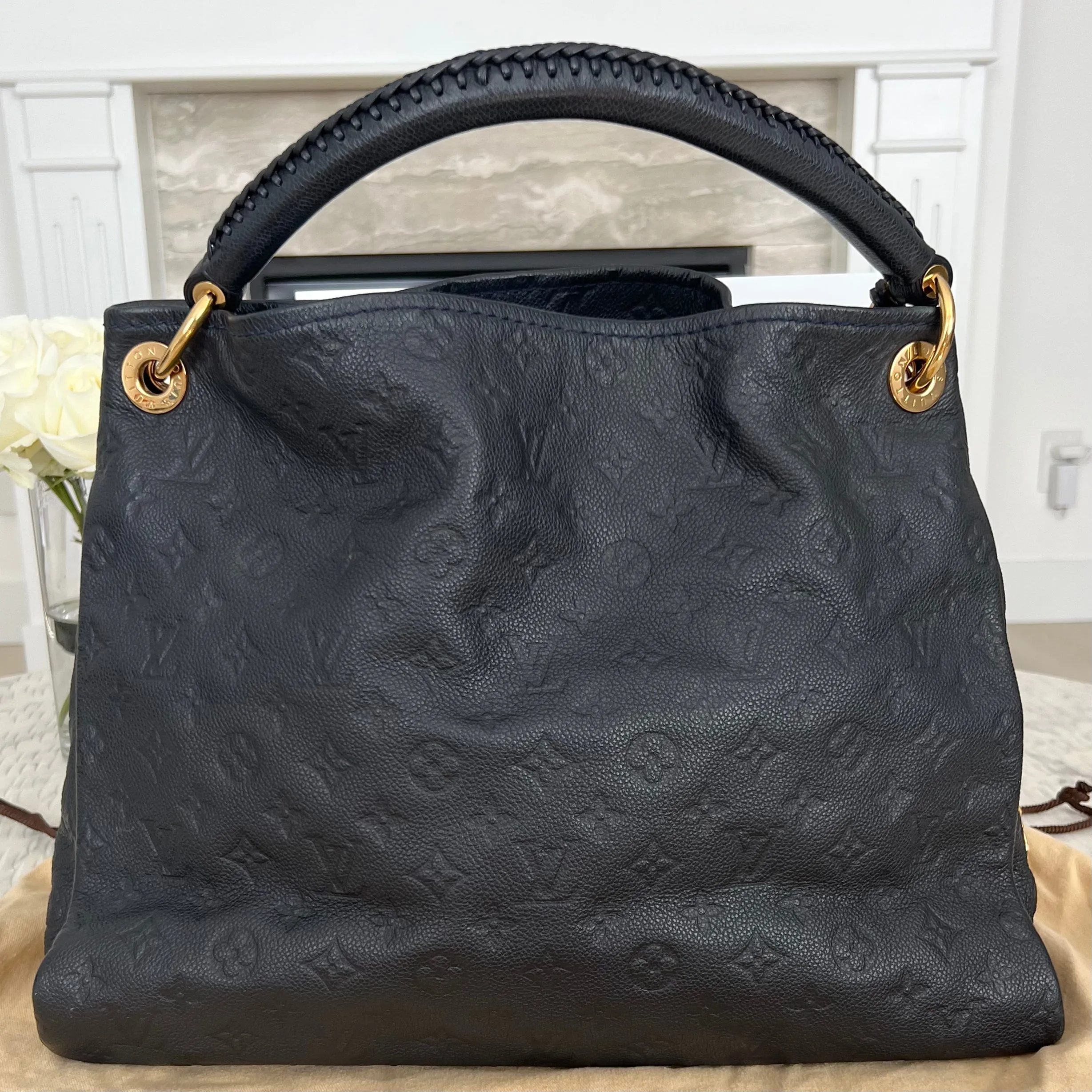 Louis Vuitton Artsy MM Bag