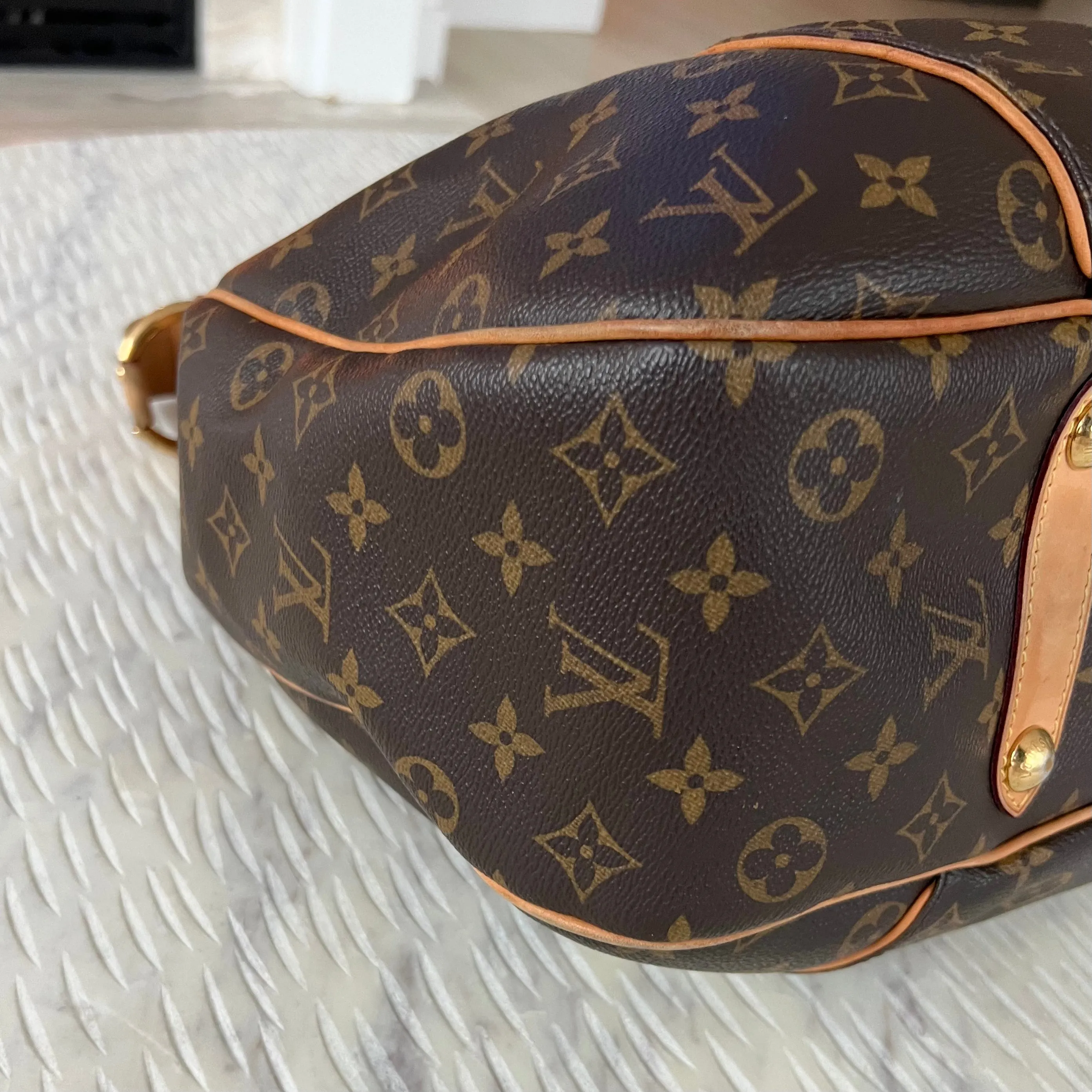 Louis Vuitton Galleria GM Bag