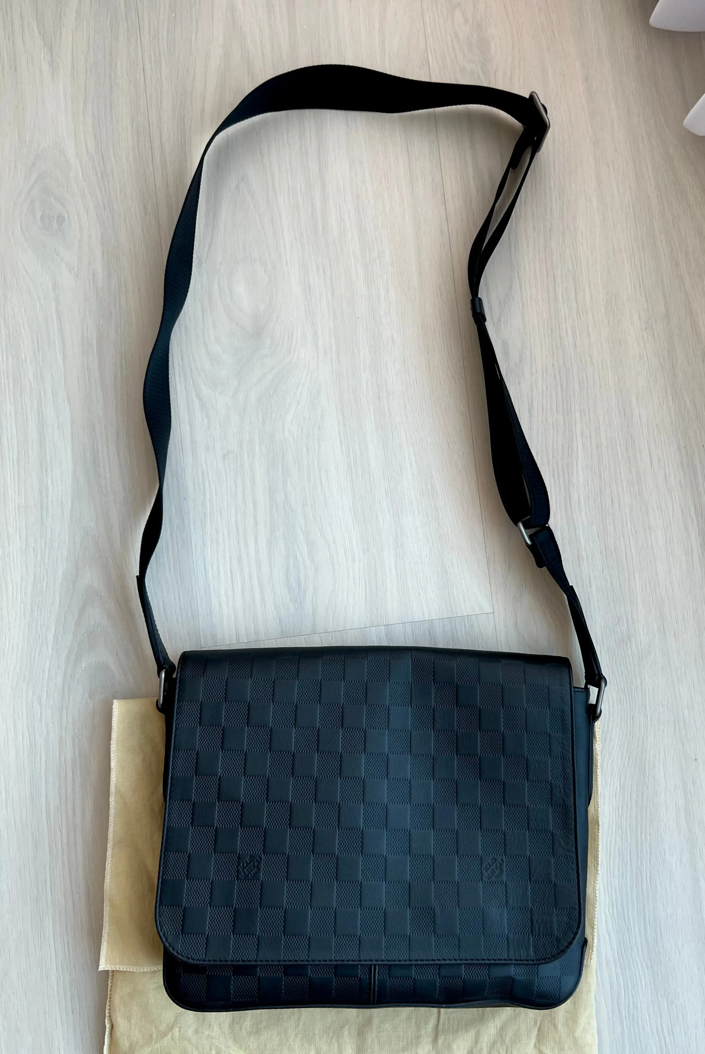 Louis Vuitton Infini Damier District Bag