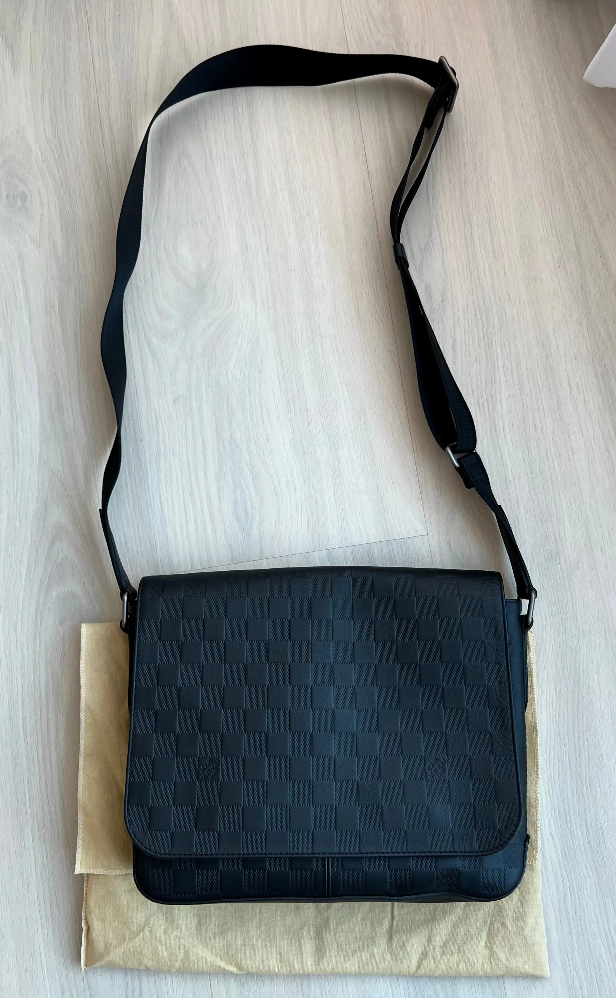 Louis Vuitton Infini Damier District Bag