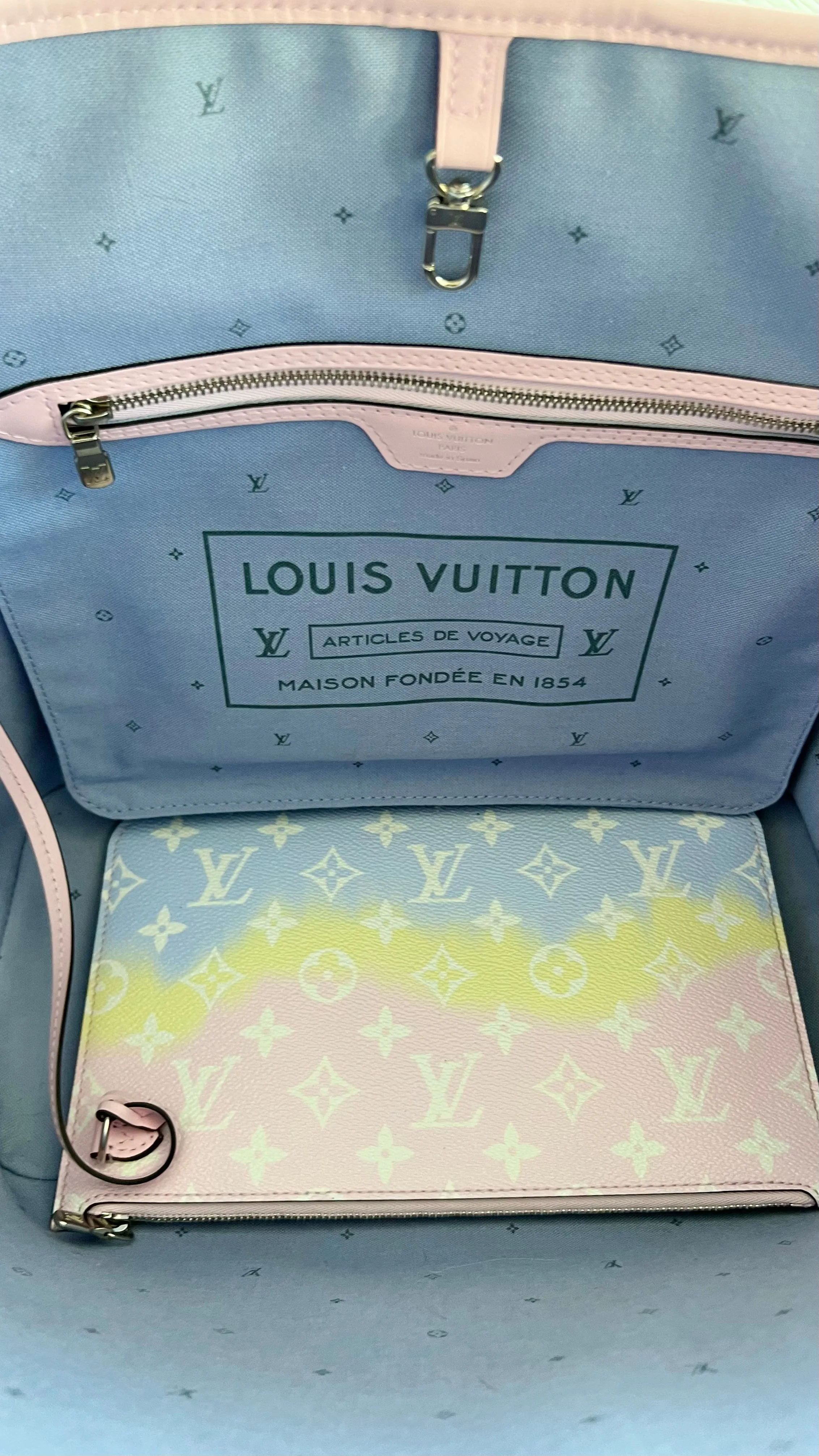 Louis Vuitton Neverfull Bag