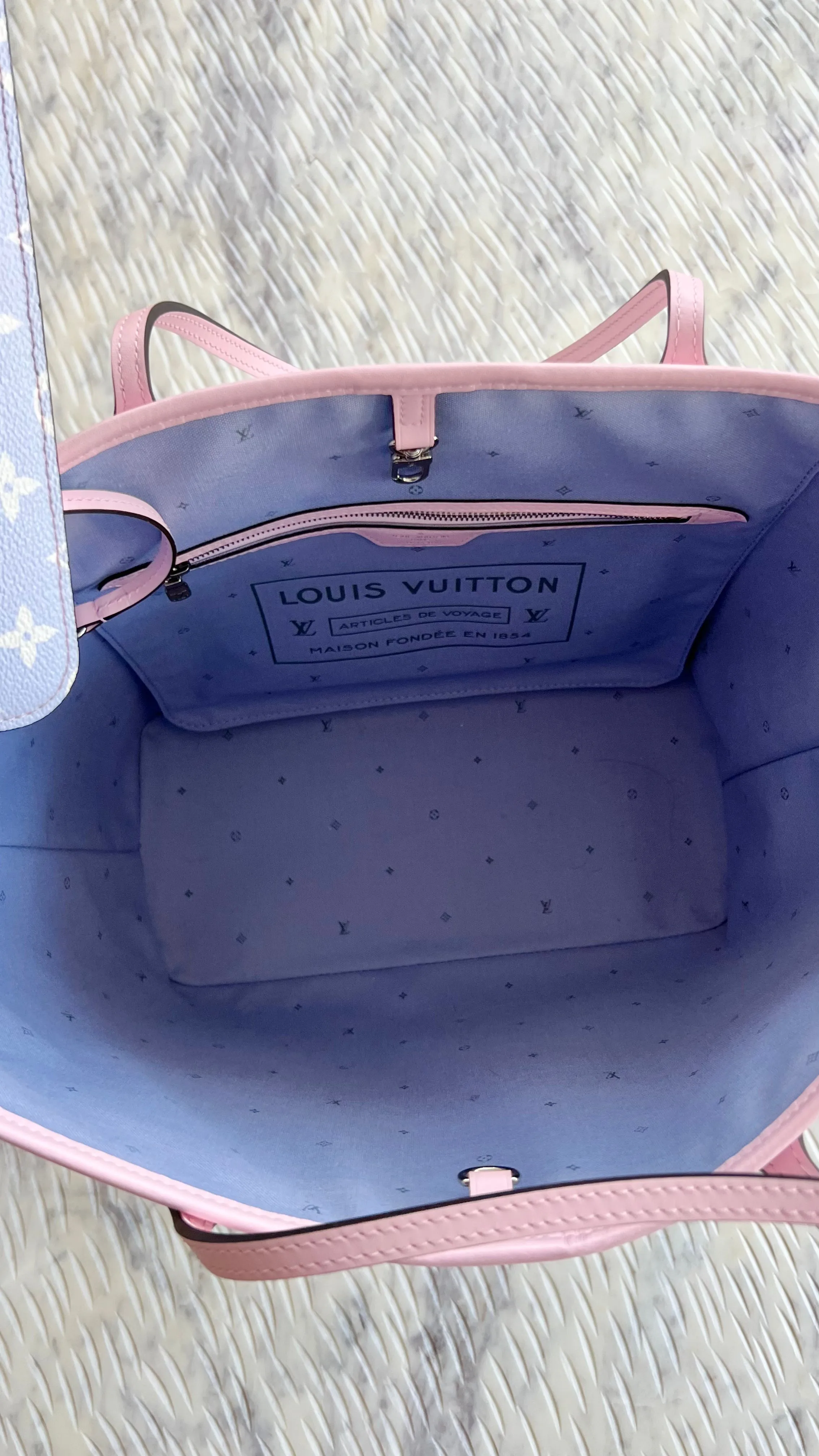 Louis Vuitton Neverfull Bag