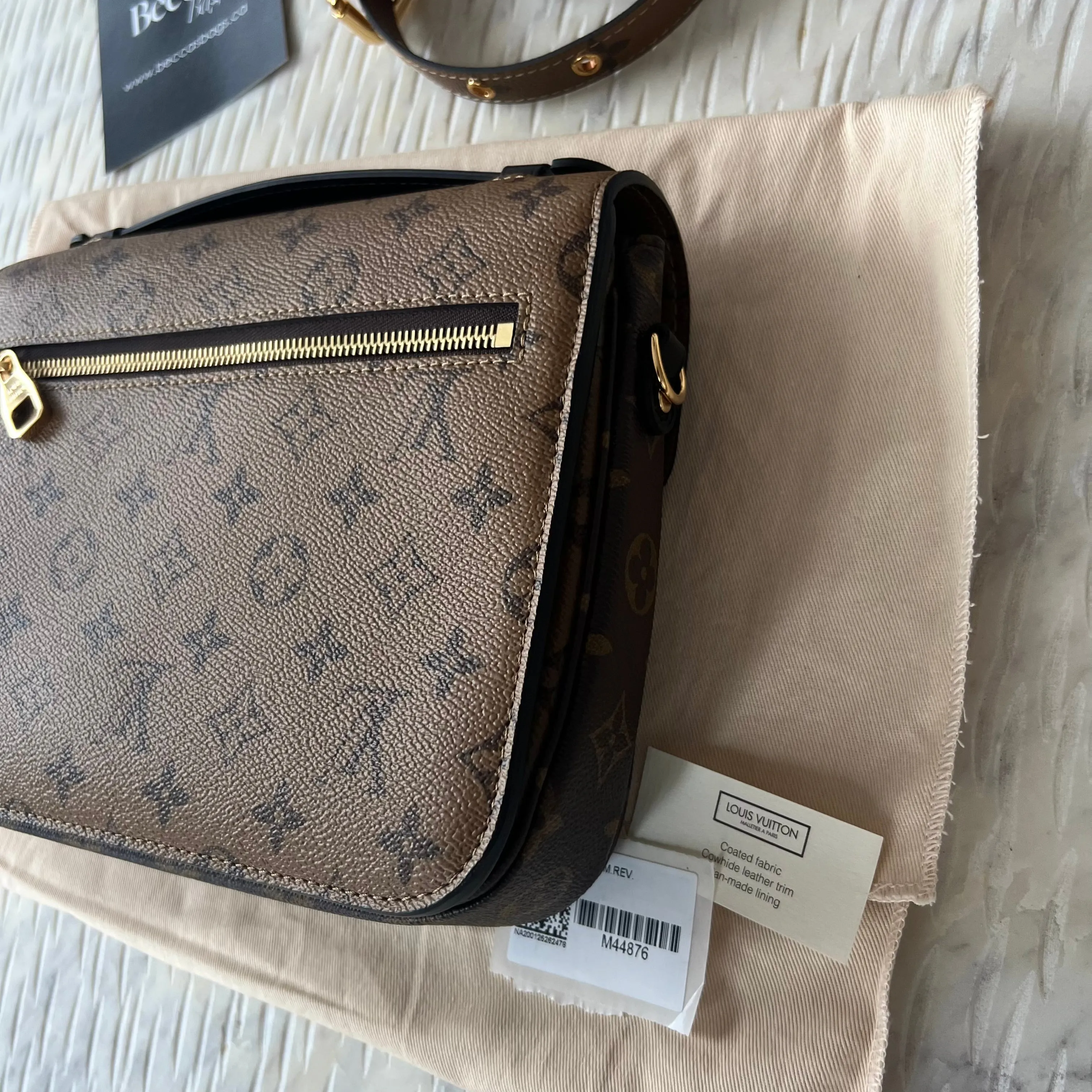 Louis Vuitton Pochette Metis Bag