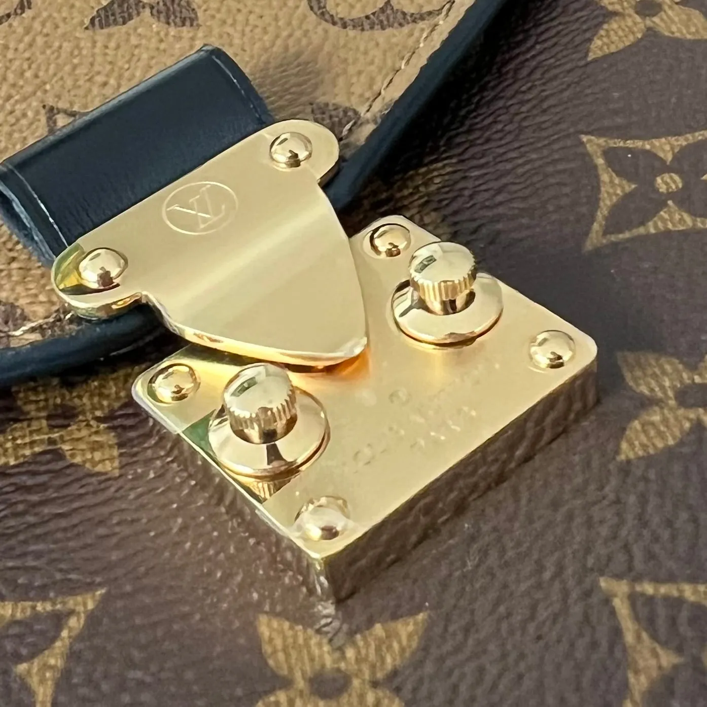 Louis Vuitton Pochette Metis Bag