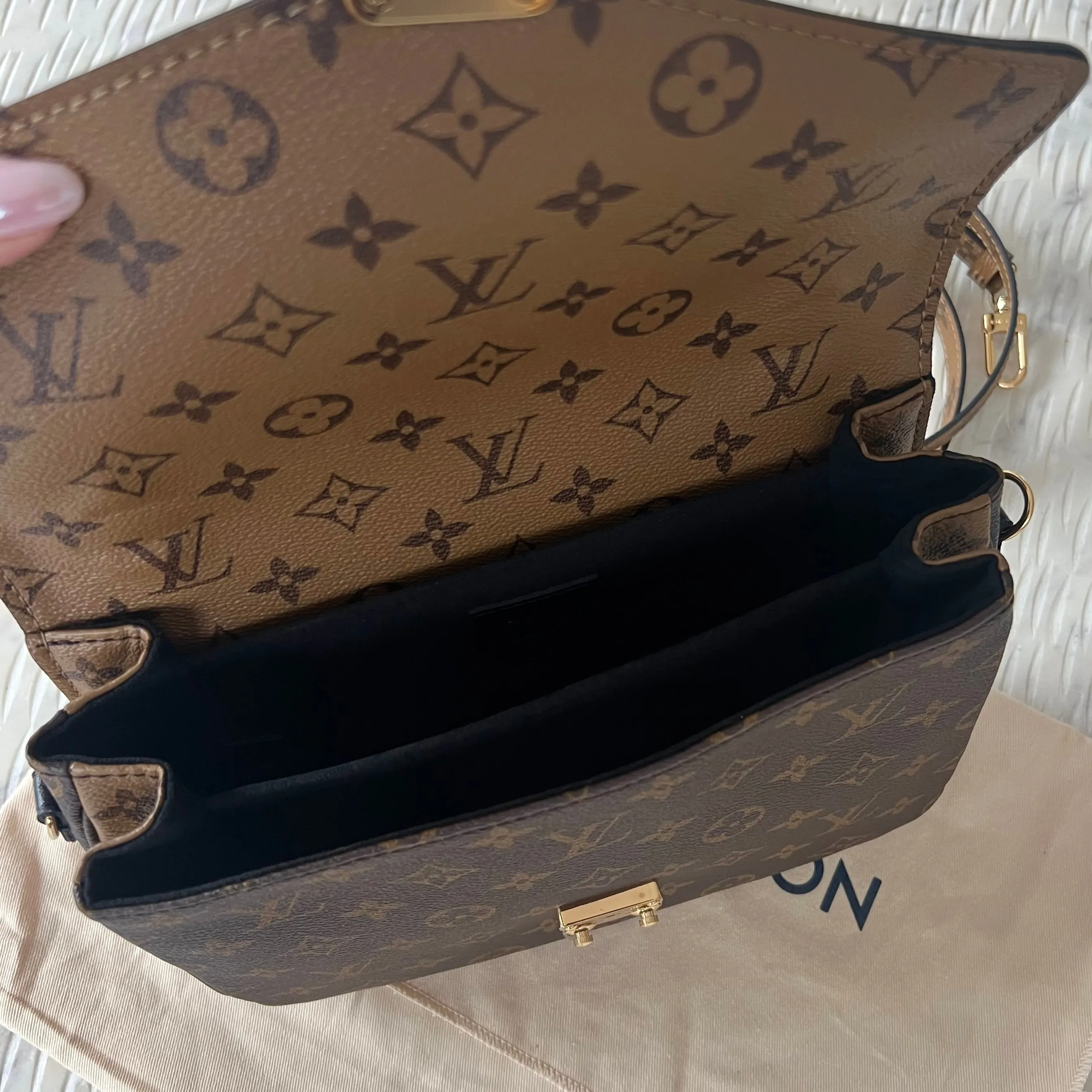 Louis Vuitton Pochette Metis Bag