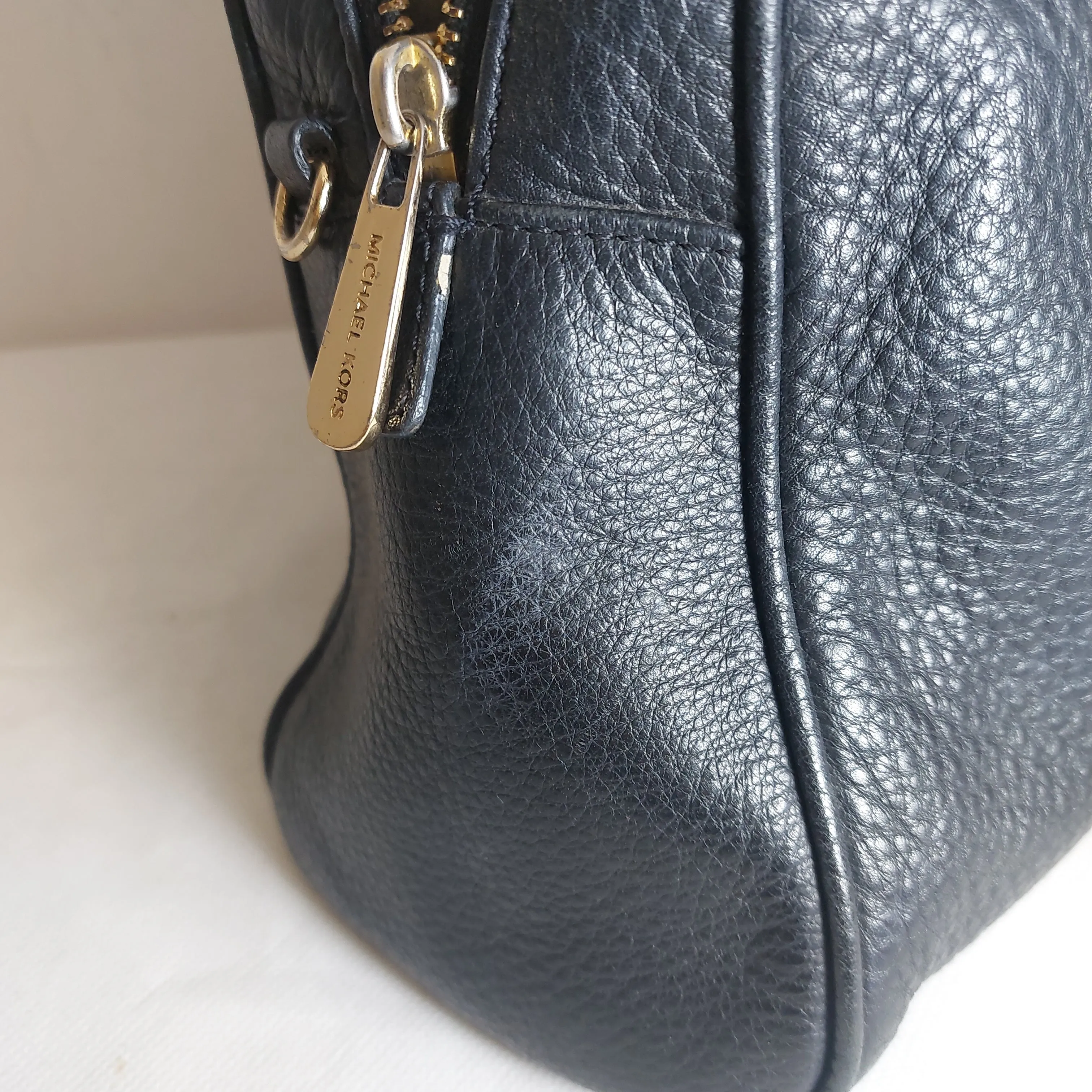 Michael Kors Black Pebbled Lather Knox Tassel Handbag | Pre Loved |