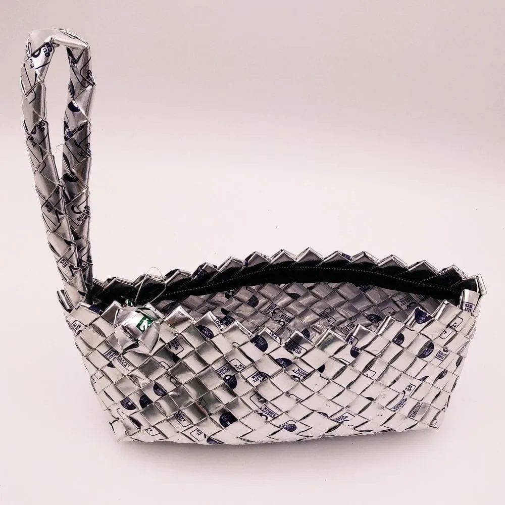 Pochette tressée en chutes d'aluminium recyclées