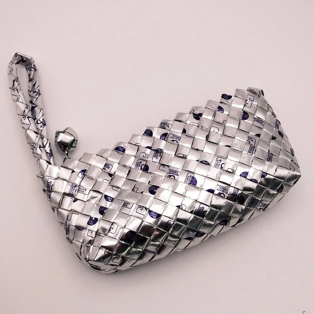 Pochette tressée en chutes d'aluminium recyclées