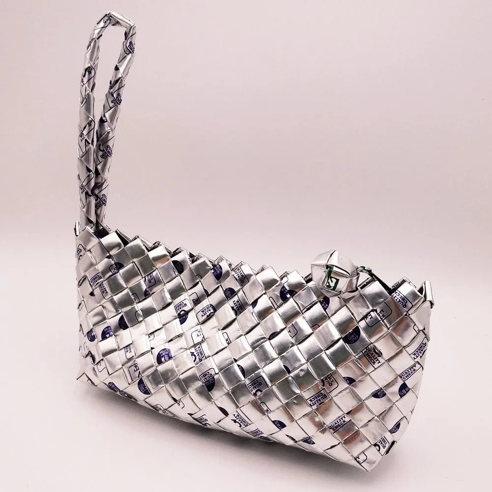 Pochette tressée en chutes d'aluminium recyclées