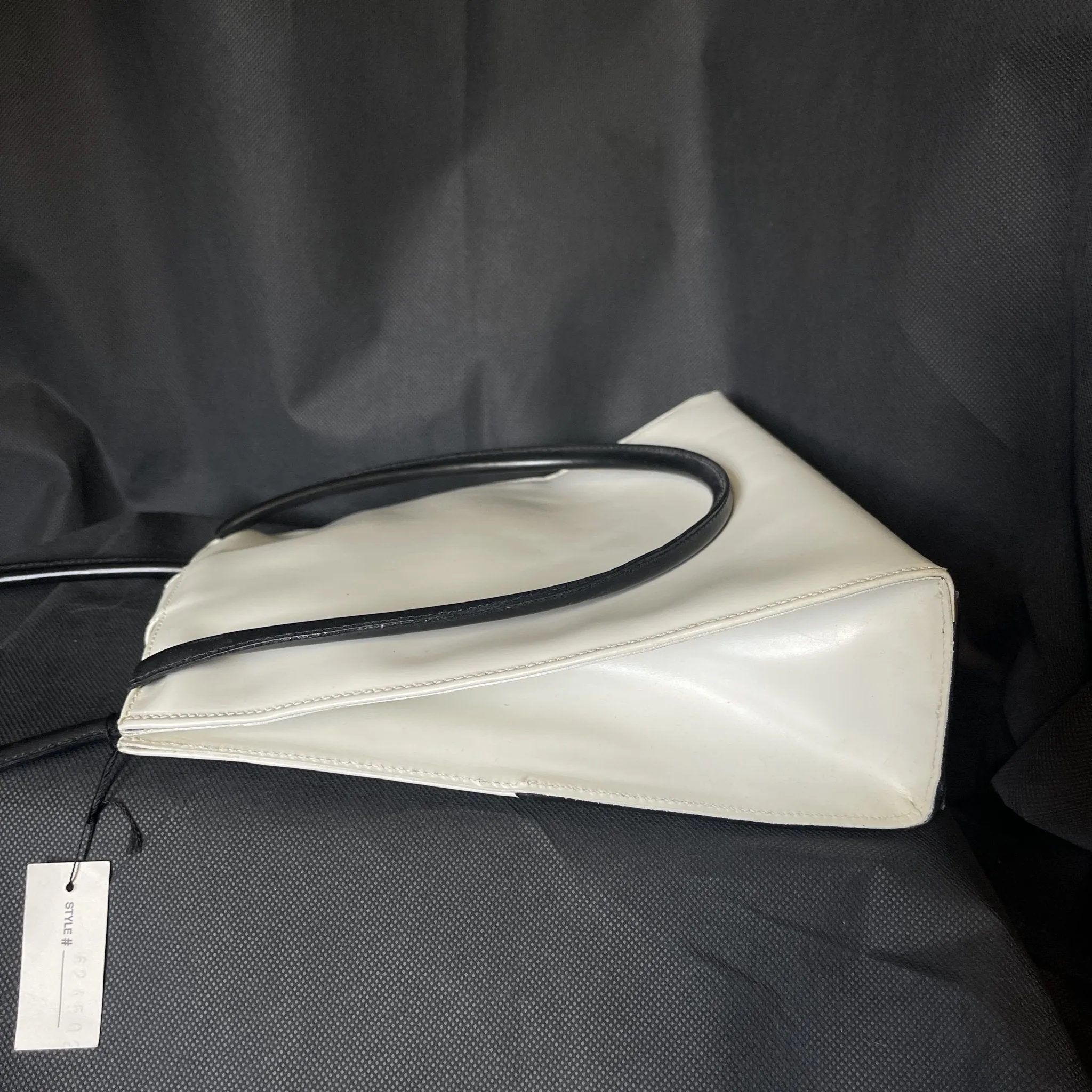 Vintage Black and White Leather Handbag by Saks Fifth Avenue. 1950s Sustainable Fashion Accessories.